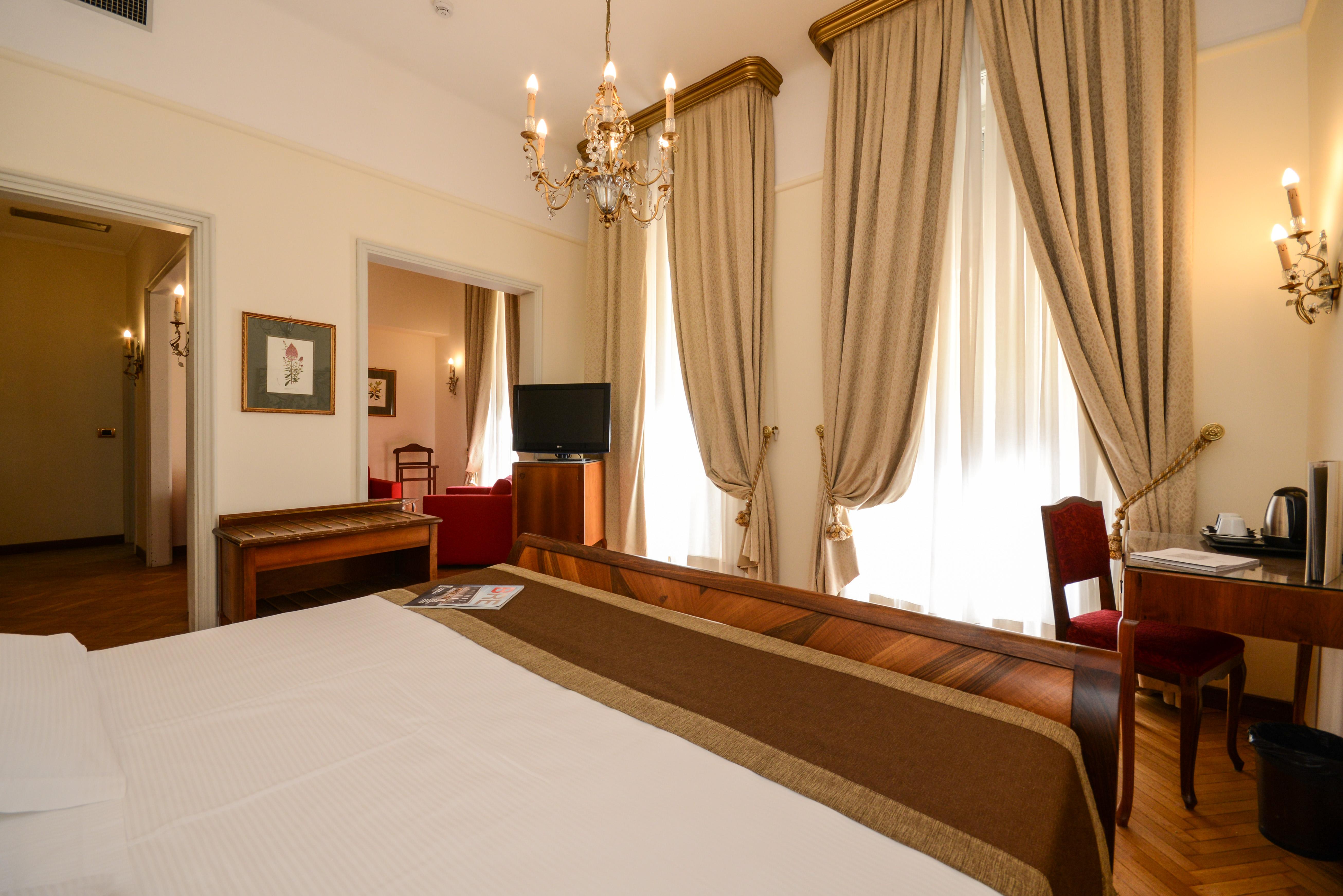 Hotel Vittoria Brescia Exterior foto A room at the hotel