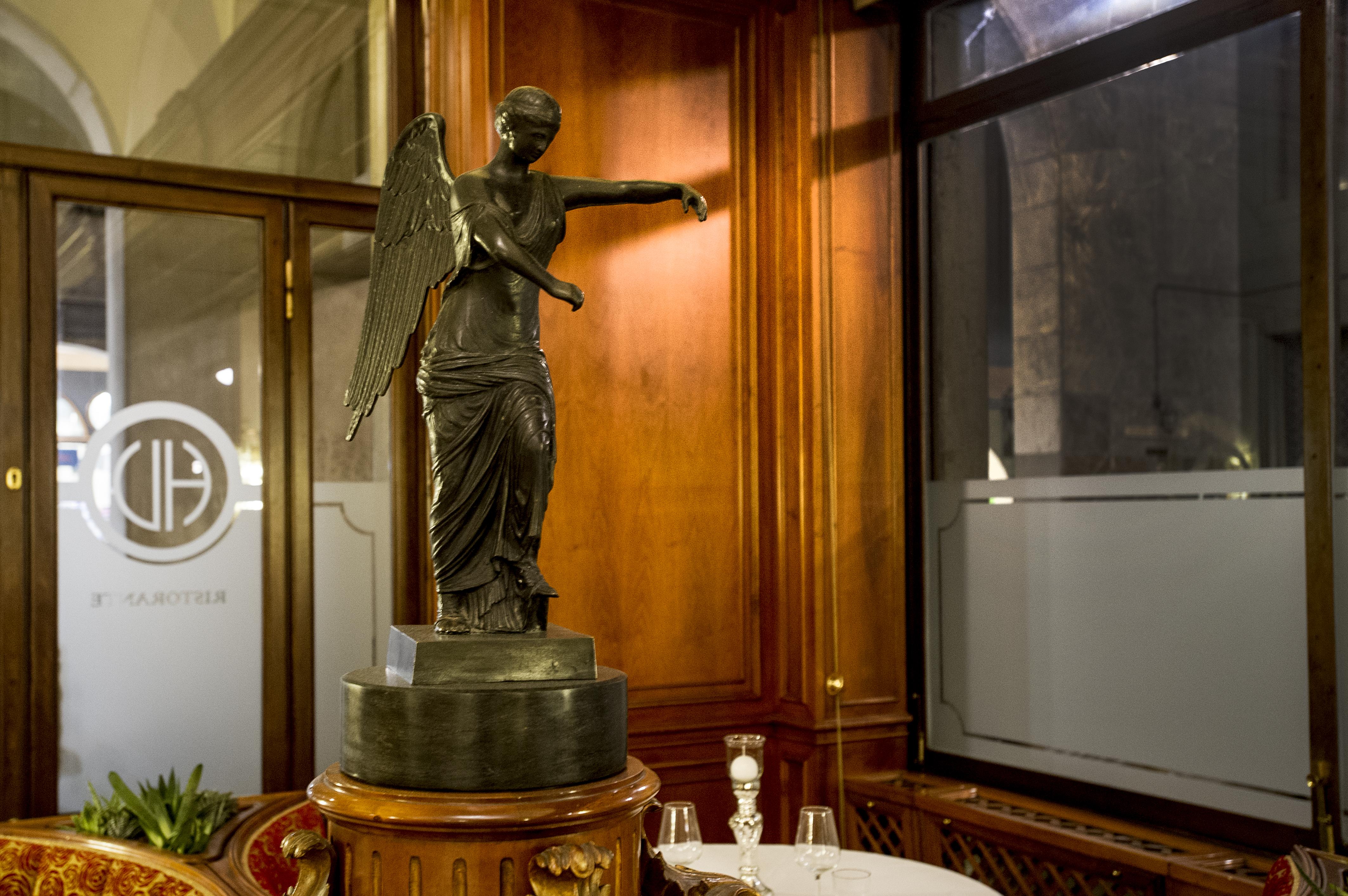 Hotel Vittoria Brescia Exterior foto The Angel of the Hotel